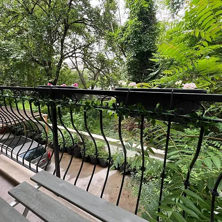 Elements Stylish 1bdr W High Speed Wifi And Work Space 소피아